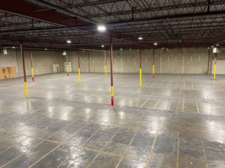 More Photos Of 430 Hudson River Rd, Waterford Warehouse For Lease