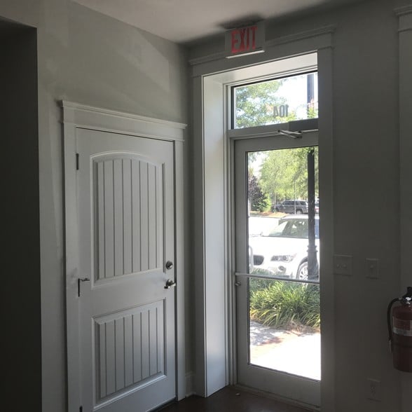 More Photos Of 708 S Shelmore Blvd, Mount Pleasant Storefront Retail Residential For Lease