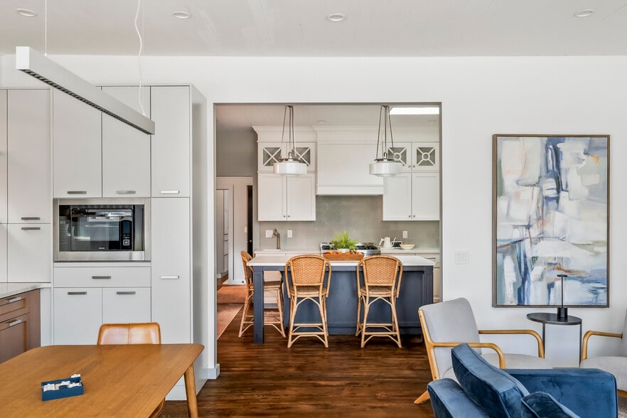 More Photos Of 206 NE 80th Ave, Portland Office For Sale