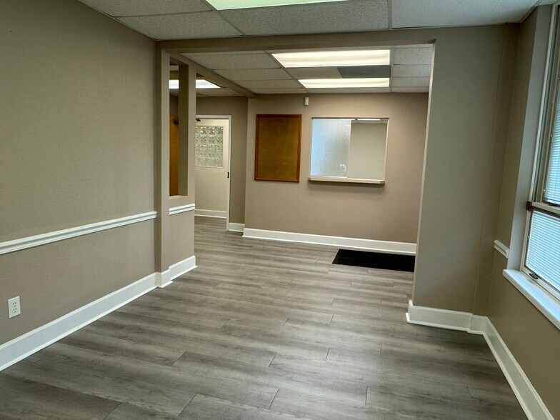 More Photos Of 1403 Medical Plaza Dr, Sanford Medical For Sale