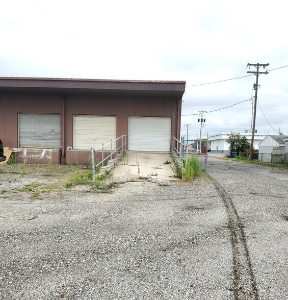 More Photos Of 2046 Keystone Dr, Springfield Industrial For Sale