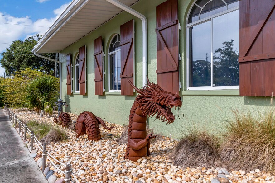 More Photos Of 7633 131st St, Seminole Freestanding For Sale