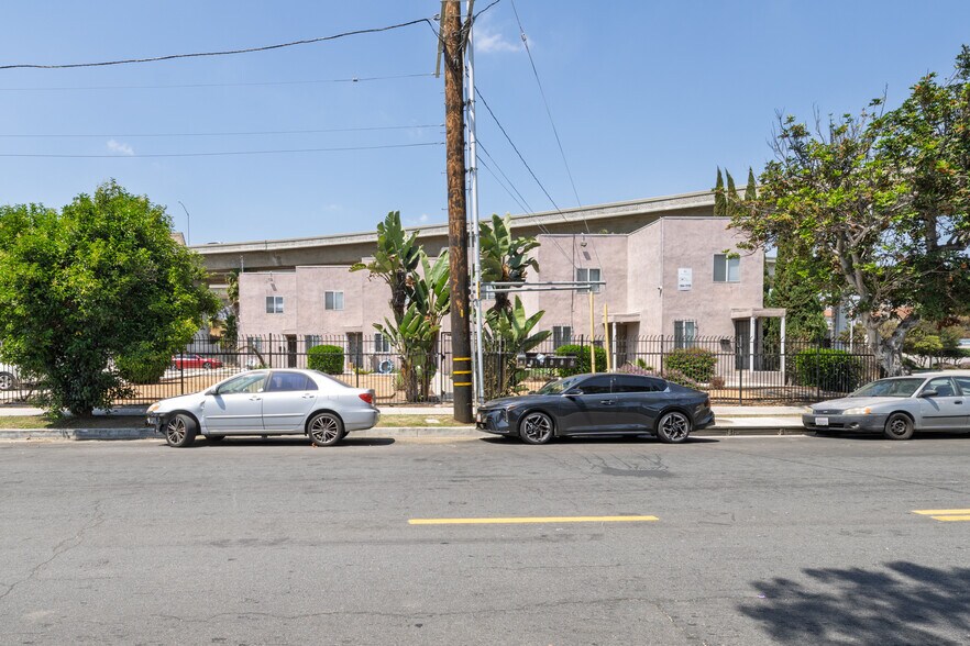 More Photos Of 517 W 117th St, Los Angeles Apartments For Sale