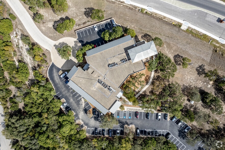 More Photos Of 1580 S Main St, Boerne Office For Lease