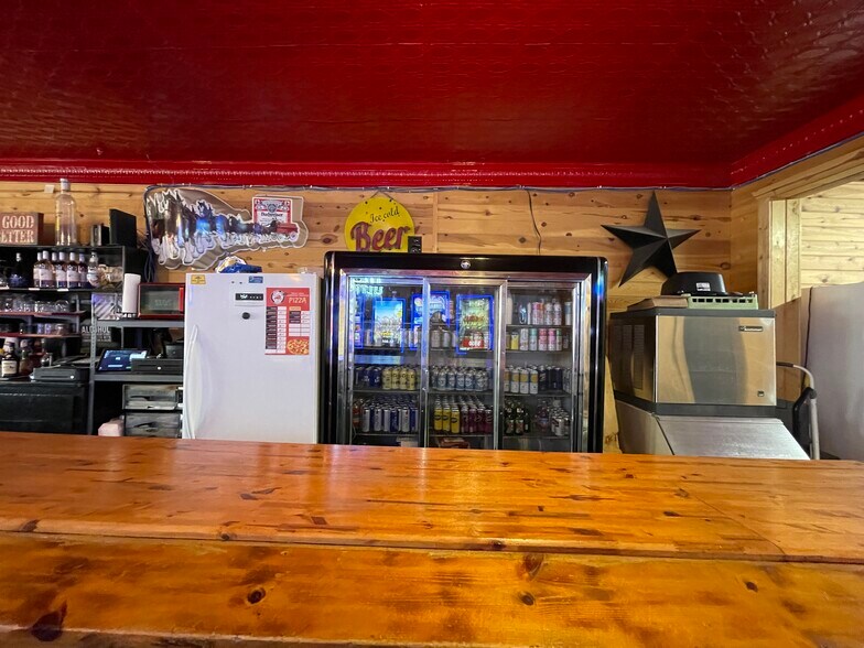 More Photos Of 203 Whinery, Binford Casino For Sale