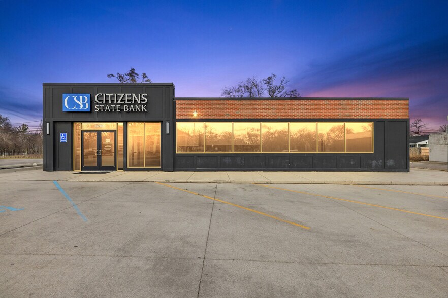Primary Photo Of 32500 N Woodward Ave, Royal Oak Freestanding For Sale
