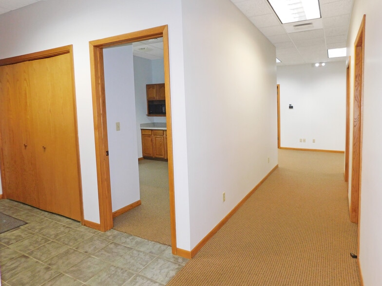More Photos Of 3400 N Rockton Ave, Rockford Office For Lease