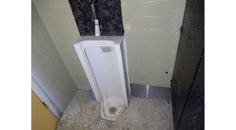 More Photos Of 7964 W Appleton Ave, Milwaukee Bar For Sale