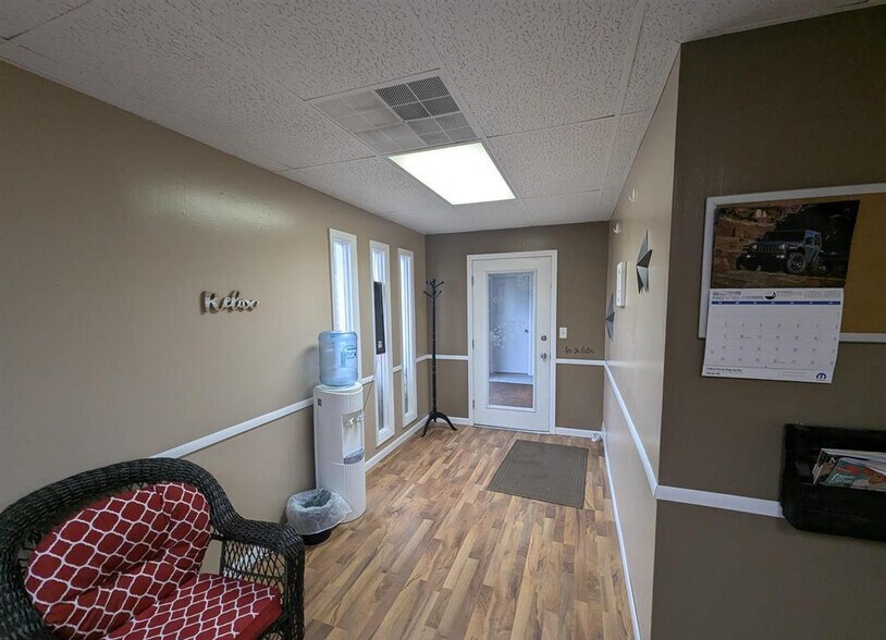 More Photos Of 533 W Main St, Princeville General Retail For Sale