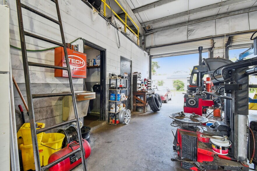 More Photos Of 2350 N Ponce De Leon Blvd, Saint Augustine Service Station For Sale