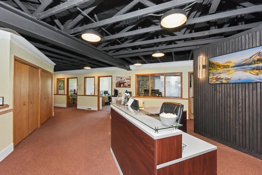 More Photos Of 1021 Proctor Dr, Elkhorn Office For Sale