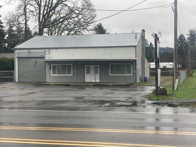 Primary Photo Of 3208 Harrison Ave, Centralia Auto Repair For Sale