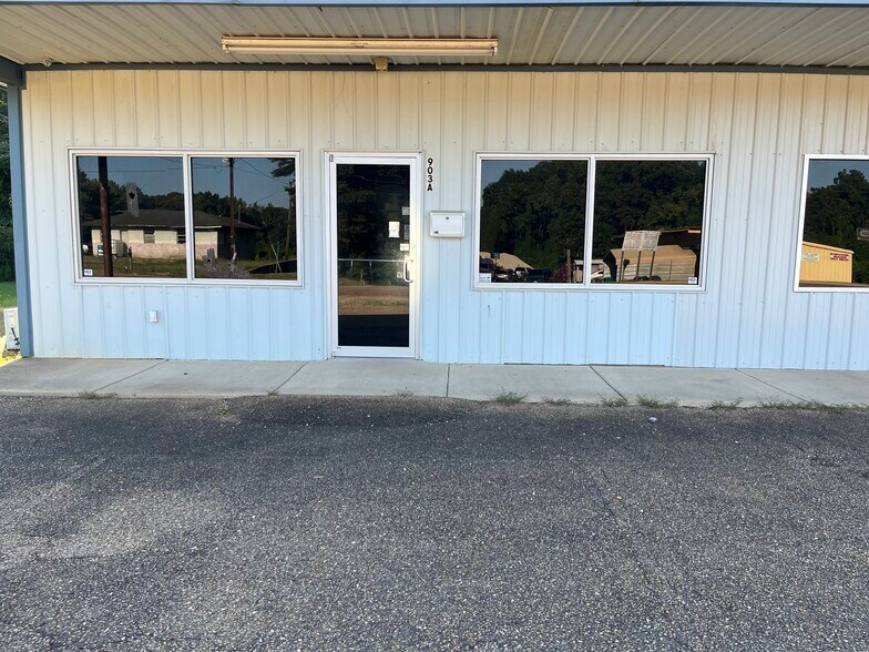 More Photos Of 903 S Locust St, Mccomb Freestanding For Sale