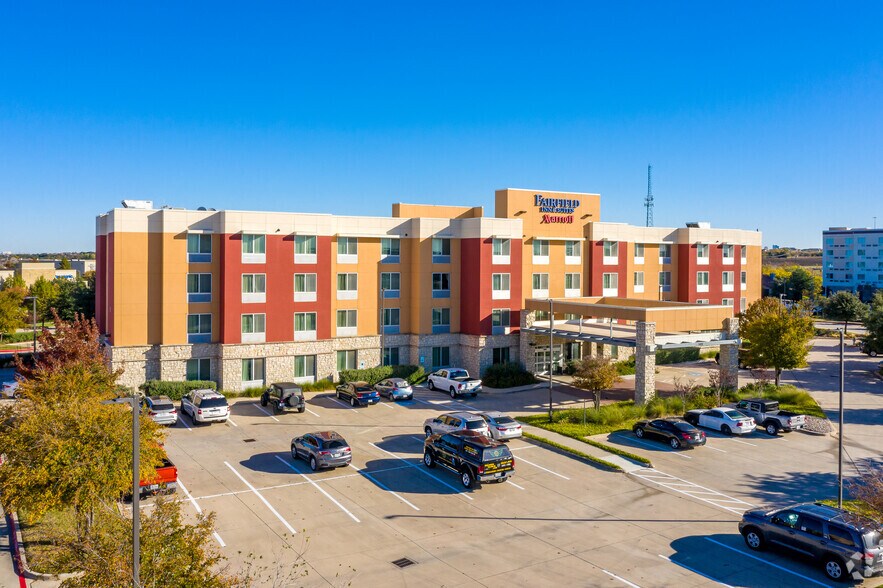 More Photos Of 5909 Stone Creek Dr, The Colony Hotel For Sale