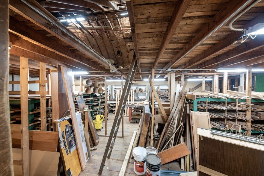 More Photos Of 890 Lake Ave, Woodstock General Retail For Sale