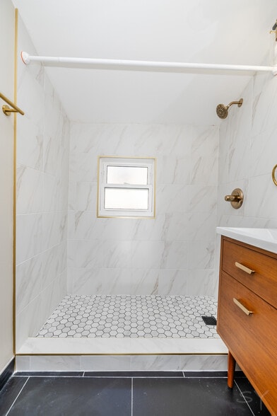 More Photos Of 6129 N Ravenswood Ave, Chicago Multifamily For Sale