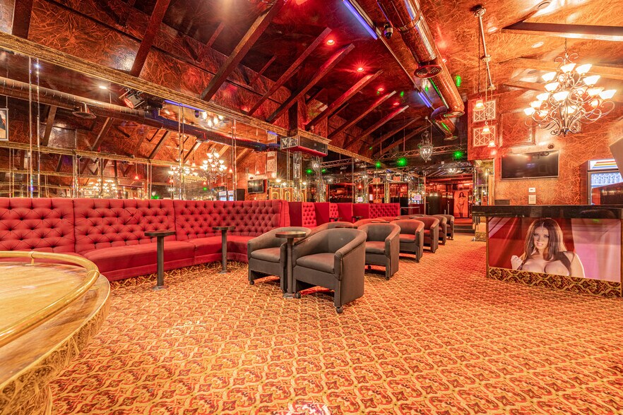 More Photos Of 21516 Sherman Way, Canoga Park Bar For Sale