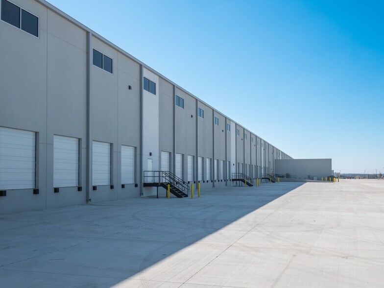 More Photos Of Innovation Blvd, Hutto Distribution For Lease