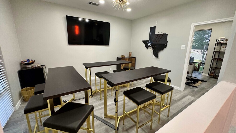More Photos Of 618 W Main St, League City Medical For Lease