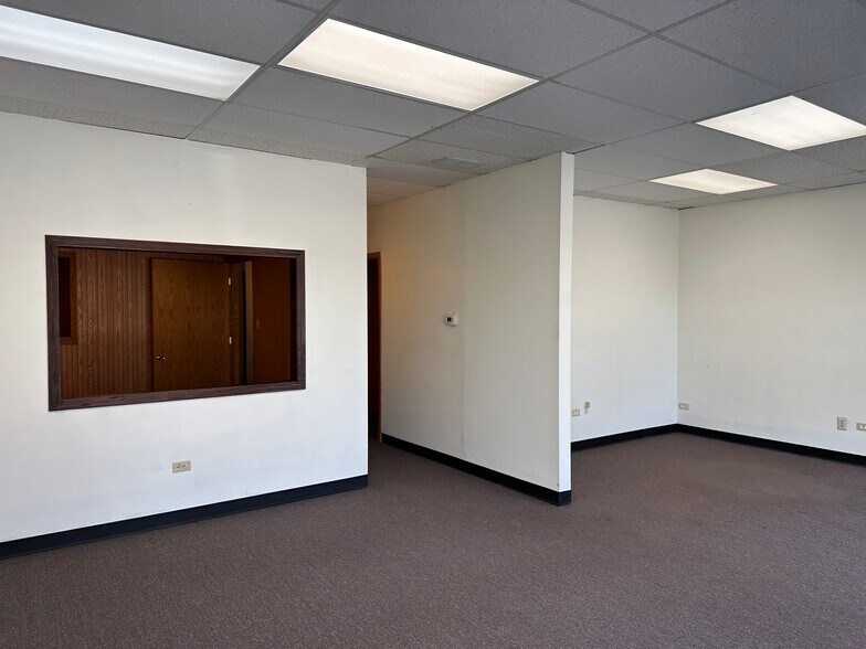 More Photos Of 9965-9985 W 151st St, Orland Park General Retail For Sale