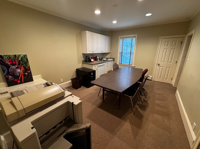 More Photos Of 41-43 Mount Auburn St, Watertown Office Residential For Lease