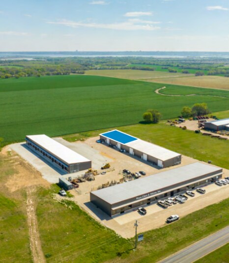 More Photos Of 5496 N State Highway 6, Woodway Showroom For Lease