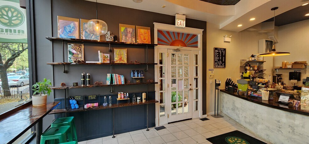 More Photos Of 1745 W Division St, Chicago Storefront For Lease