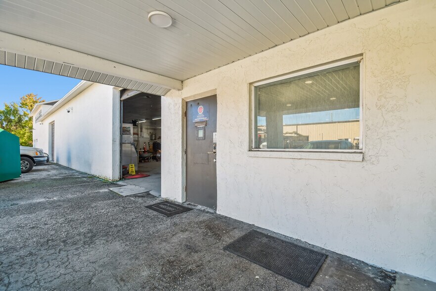 More Photos Of 6010 Wall St, Port Richey Warehouse For Sale