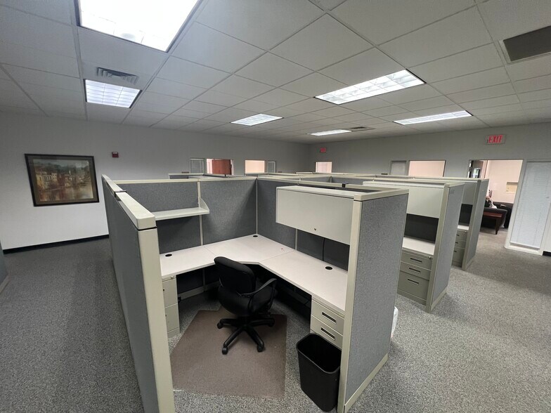 More Photos Of 2810 Meredyth Dr, Albany Medical For Lease