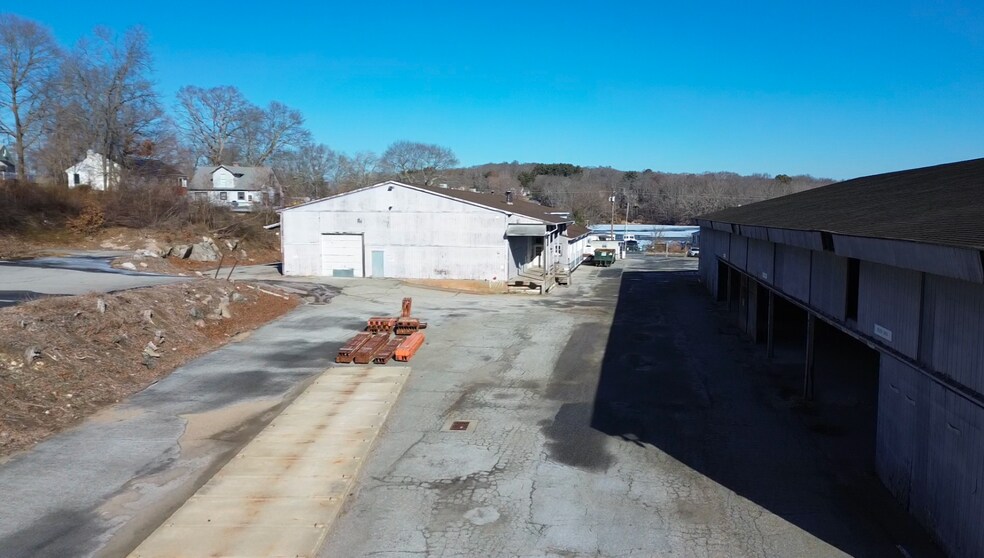 More Photos Of 45 Richards Grove Rd, Quaker Hill Service For Sale