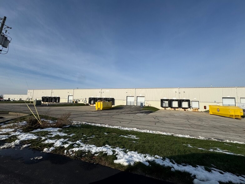 More Photos Of 5201 Park Emerson Dr, Indianapolis Distribution For Lease