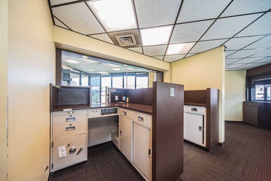 More Photos Of 325 Washington St, Paducah Bank For Lease