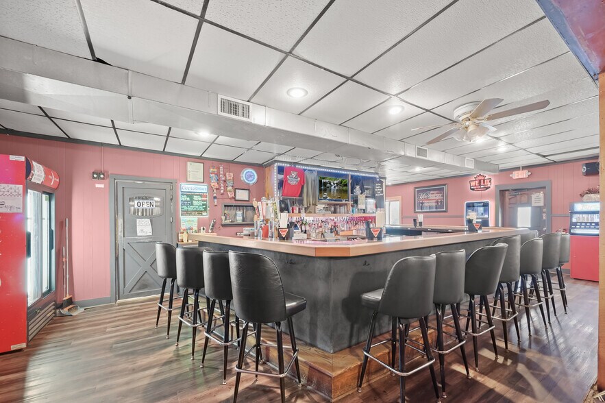 More Photos Of 200 E Main St, Hancock Restaurant For Sale