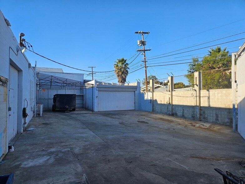 More Photos Of 7648-7654 San Fernando Rd, Sun Valley Warehouse For Lease