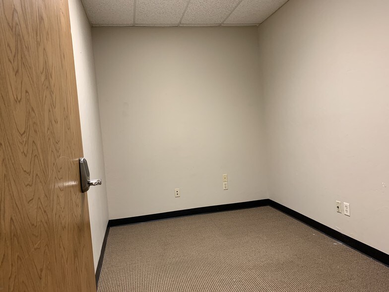 More Photos Of 7700 N Hudson Ave, Oklahoma City Light Manufacturing For Lease