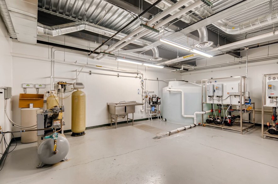 More Photos Of 5550 Joliet St, Denver Warehouse For Sale