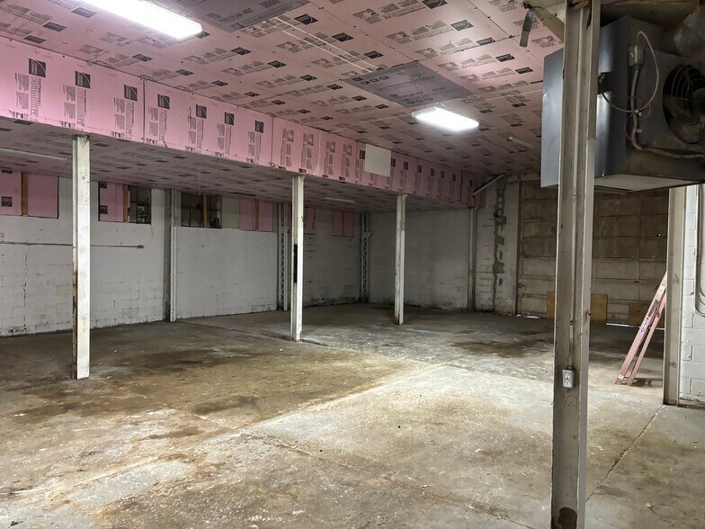 More Photos Of G4070 S Dort Hwy, Burton Warehouse For Lease