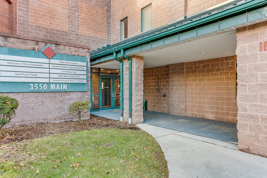 More Photos Of 3550 Main St, Springfield Medical For Lease
