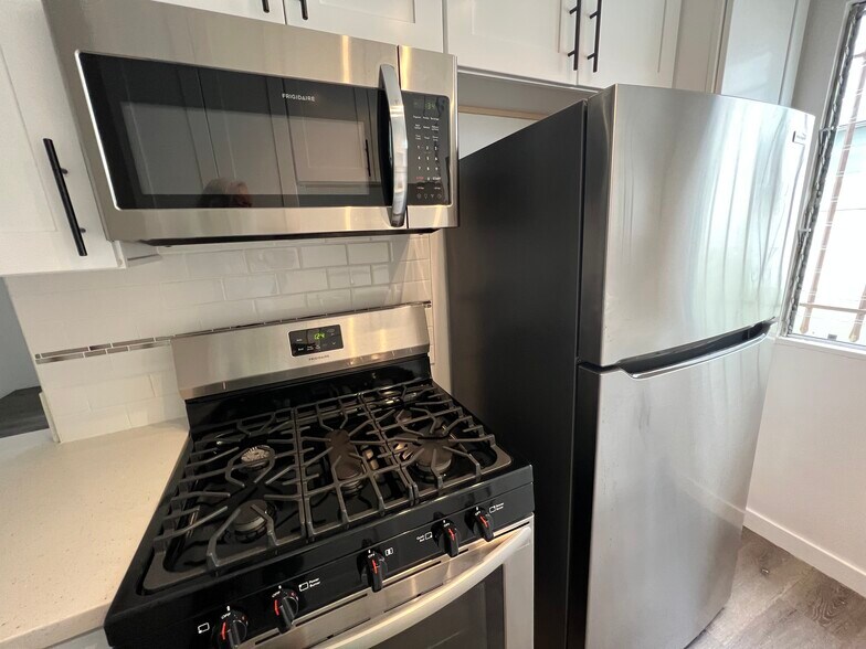 More Photos Of 726 N Alfred St, West Hollywood Apartments For Sale