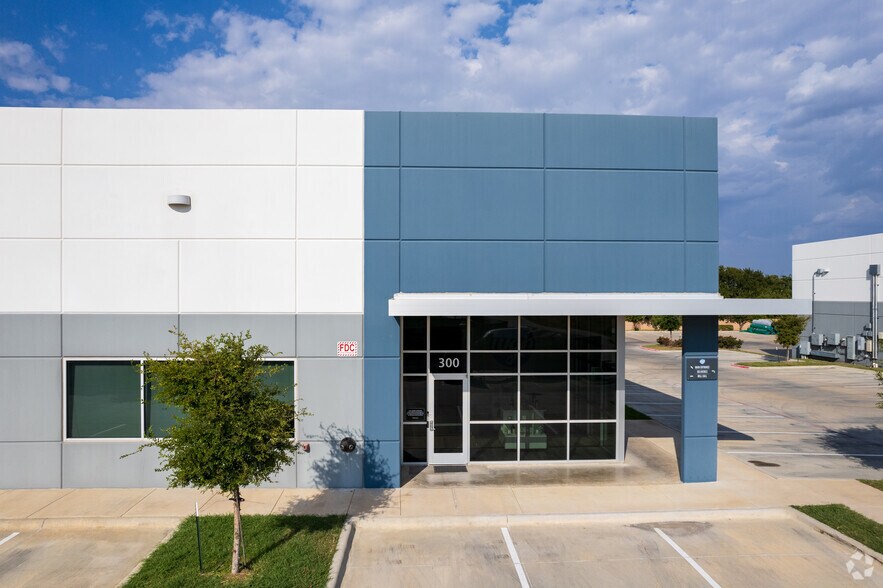 More Photos Of 1617 Scottsdale Dr, Cedar Park Warehouse For Lease