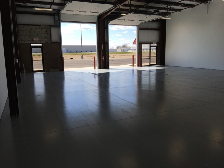 More Photos Of 1335 Plainview Dr, Oshkosh Warehouse For Lease
