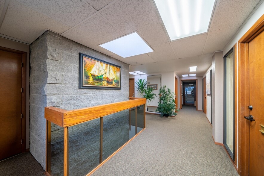 More Photos Of 1111 W Holly St, Bellingham Office For Lease