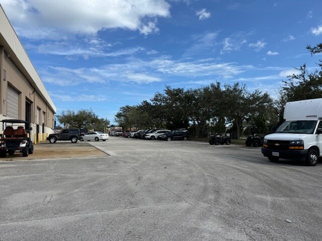 More Photos Of 724 S Nova Rd, Ormond Beach Service For Lease