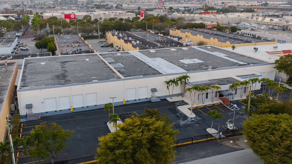 More Photos Of 1730 W 38th Pl, Hialeah Manufacturing For Lease
