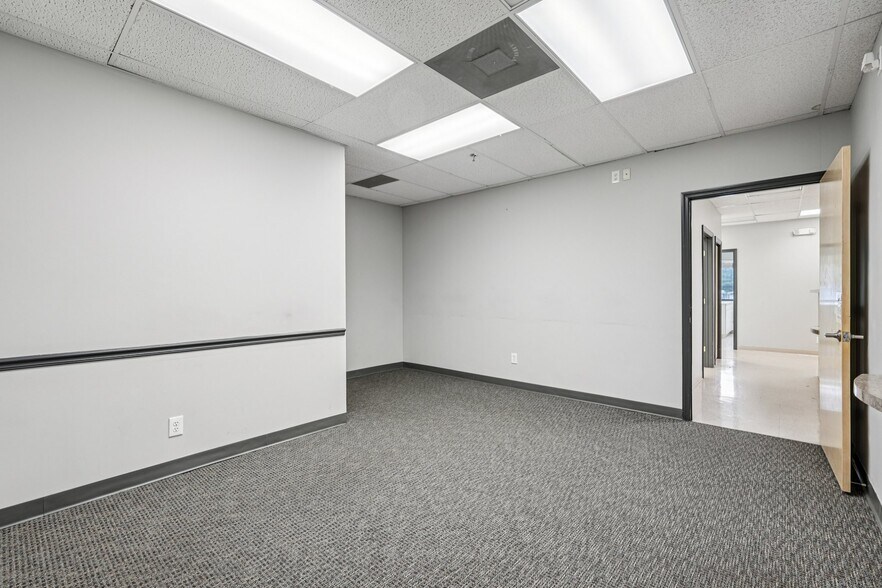 More Photos Of 970 N Broadway, Yonkers Medical For Lease