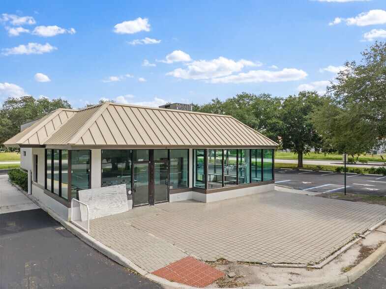 Primary Photo Of 1919 94th Ct, Vero Beach Freestanding For Sale