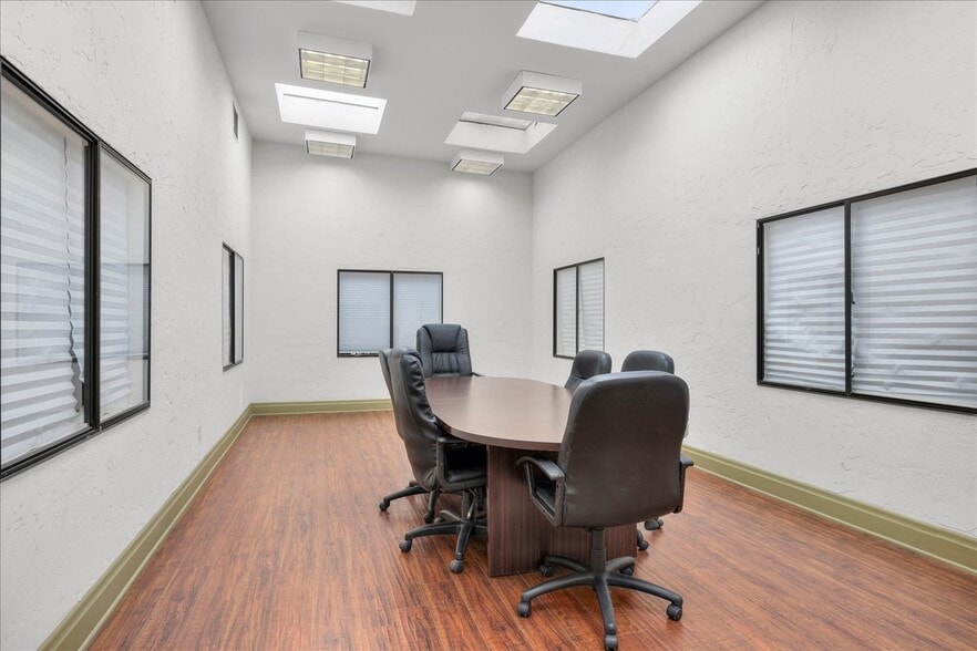More Photos Of 1002-1008 S Pacific Ave, San Pedro Storefront Retail Office For Lease