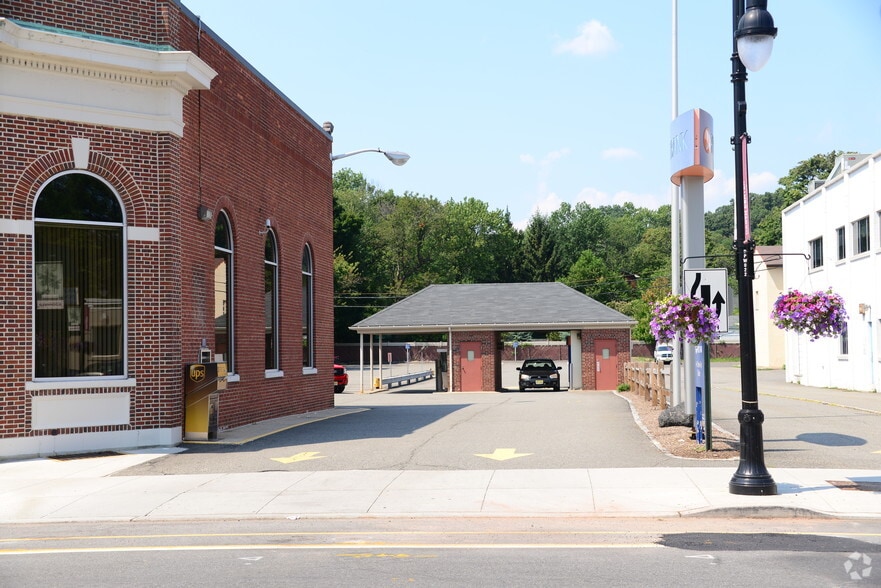 More Photos Of 424-426 Broad St, Bloomfield Bank For Lease