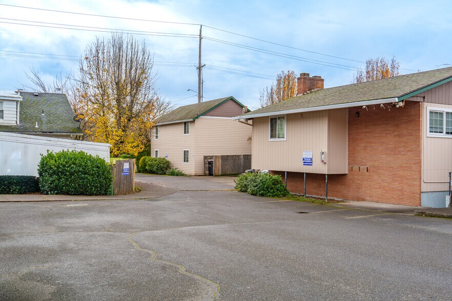 More Photos Of 14937 SE Stark St, Portland Apartments For Sale