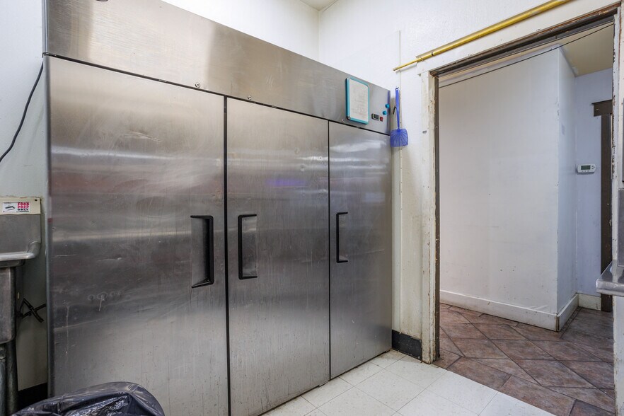 More Photos Of 528 W Clark St, Pasco Restaurant For Sale